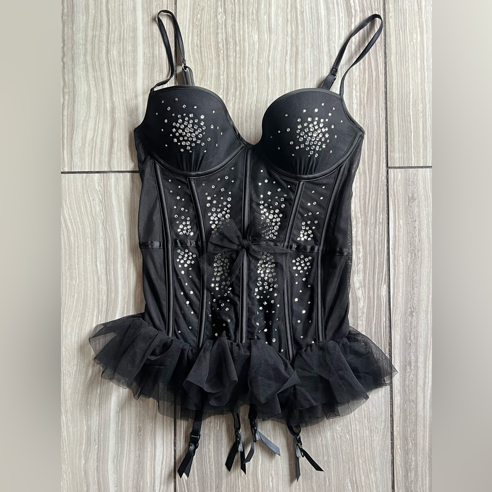 NWOT 🖤 Victoria’s Secret VS Size 34C Boned Mesh Push Up Bustier w/ Garters